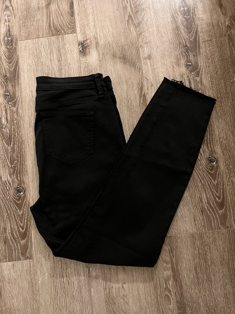 Buffalo Hanna Women's Black Straight-Leg Jeans
Size 6
Raw hem